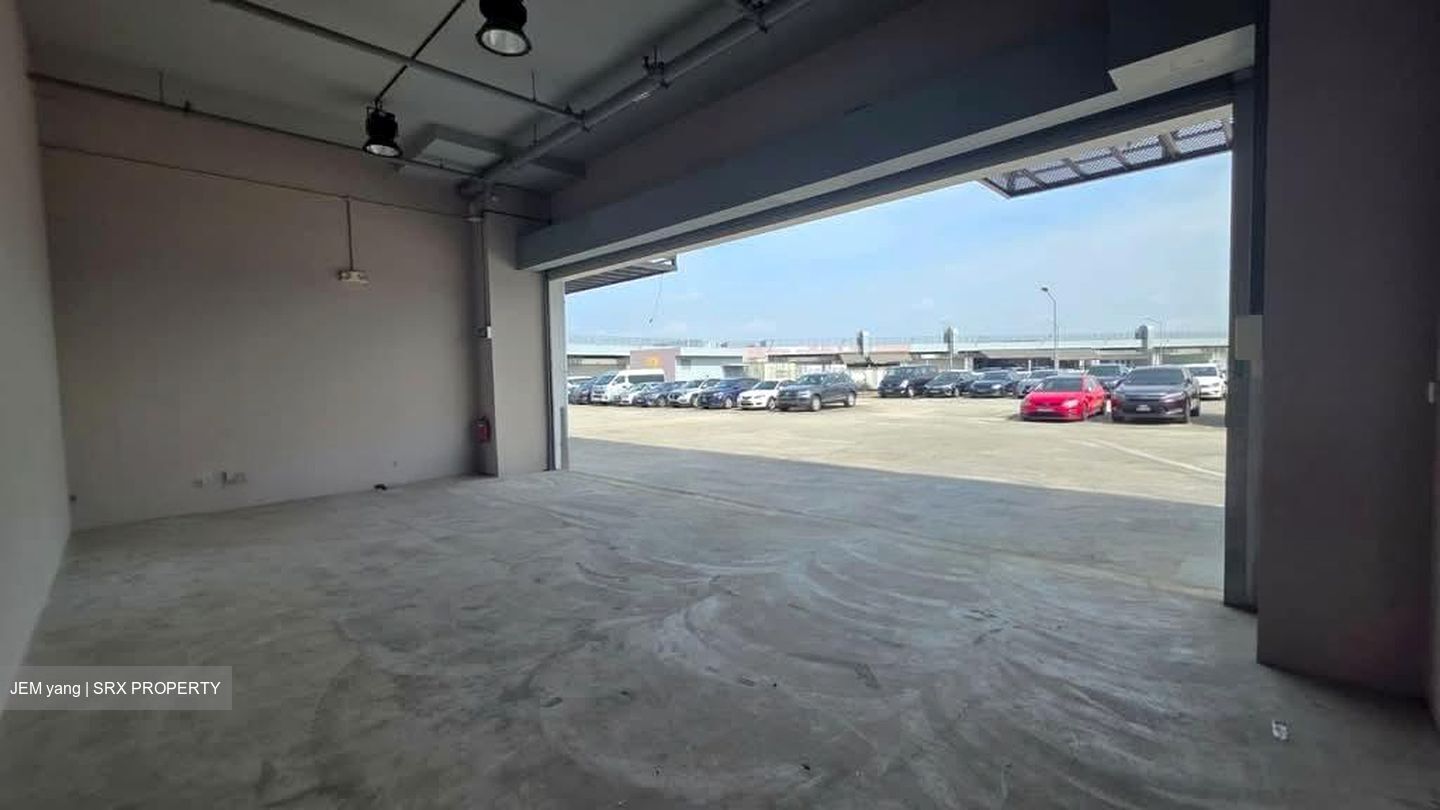 Carros Centre (D25), Factory #612412341